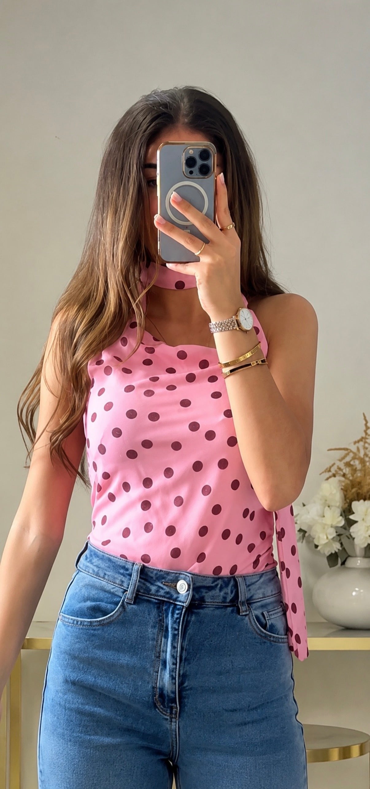 Asymmetrisches Polka-Dot Top mit Halterneck