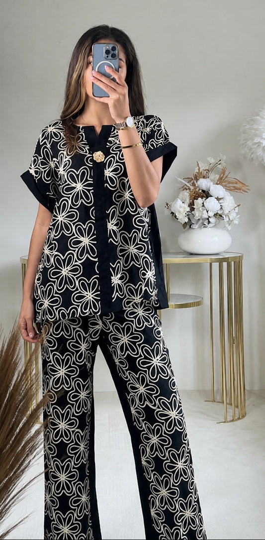 Zweiteiler mit Blumenmuster – Top & Hose