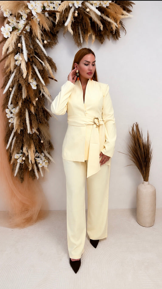 Elegantes Blazer-Set mit Gürtel